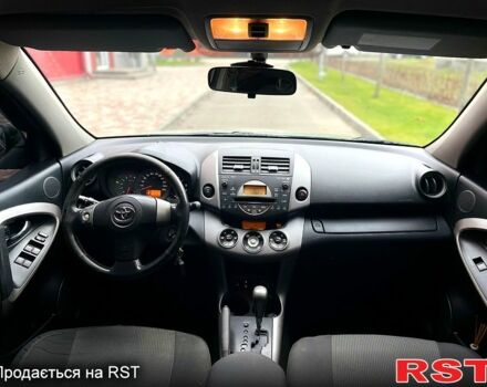 Серый Тойота РАВ 4, объемом двигателя 2 л и пробегом 200 тыс. км за 8800 $, фото 1 на Automoto.ua