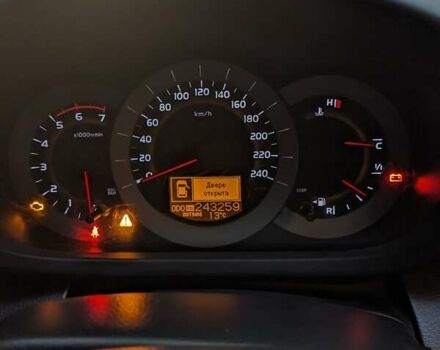Сірий Тойота РАВ 4, об'ємом двигуна 2.2 л та пробігом 244 тис. км за 9500 $, фото 8 на Automoto.ua