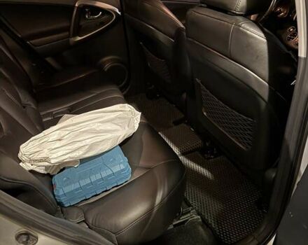 Серый Тойота РАВ 4, объемом двигателя 2.2 л и пробегом 350 тыс. км за 8550 $, фото 3 на Automoto.ua