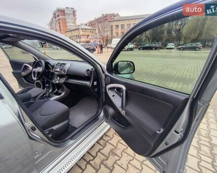 Серый Тойота РАВ 4, объемом двигателя 2.2 л и пробегом 265 тыс. км за 9400 $, фото 23 на Automoto.ua