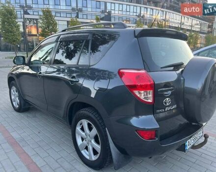 Серый Тойота РАВ 4, объемом двигателя 2 л и пробегом 243 тыс. км за 8800 $, фото 3 на Automoto.ua