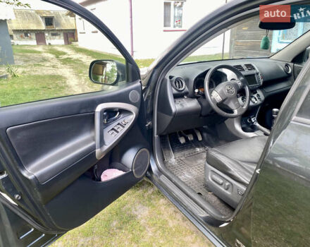 Тойота РАВ 4 2007 у Камінь-Каширський на Automoto.ua Сірий Тойота РАВ 4, об'ємом двигуна 2.23 л та пробігом 232 тис. км за 10400 $, фото 8 на Automoto.ua