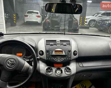 Серый Тойота РАВ 4, объемом двигателя 2 л и пробегом 220 тыс. км за 9300 $, фото 6 на Automoto.ua