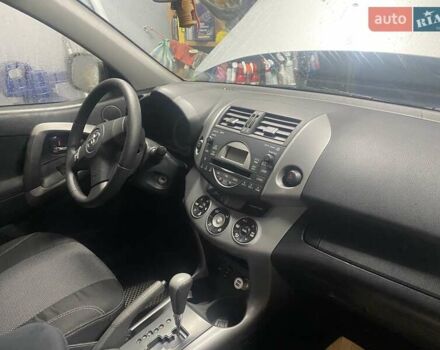 Серый Тойота РАВ 4, объемом двигателя 2 л и пробегом 195 тыс. км за 8000 $, фото 6 на Automoto.ua