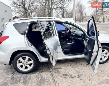 Серый Тойота РАВ 4, объемом двигателя 2 л и пробегом 254 тыс. км за 9500 $, фото 7 на Automoto.ua