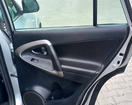 Сірий Тойота РАВ 4, об'ємом двигуна 2.4 л та пробігом 194 тис. км за 11900 $, фото 19 на Automoto.ua