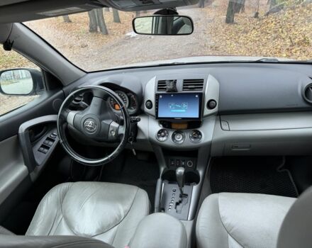 Сірий Тойота РАВ 4, об'ємом двигуна 2.4 л та пробігом 174 тис. км за 11700 $, фото 3 на Automoto.ua