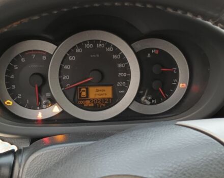 Серый Тойота РАВ 4, объемом двигателя 2 л и пробегом 202 тыс. км за 8500 $, фото 5 на Automoto.ua