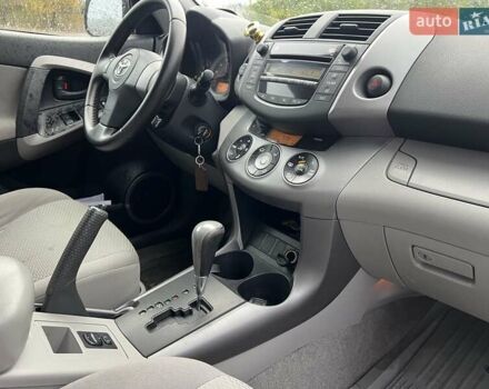 Серый Тойота РАВ 4, объемом двигателя 2.4 л и пробегом 143 тыс. км за 8500 $, фото 11 на Automoto.ua