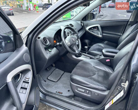 Серый Тойота РАВ 4, объемом двигателя 2 л и пробегом 172 тыс. км за 9500 $, фото 13 на Automoto.ua