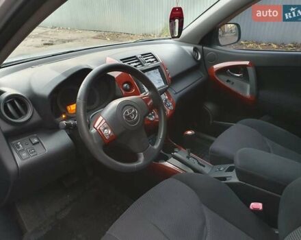 Сірий Тойота РАВ 4, об'ємом двигуна 2 л та пробігом 238 тис. км за 9500 $, фото 4 на Automoto.ua