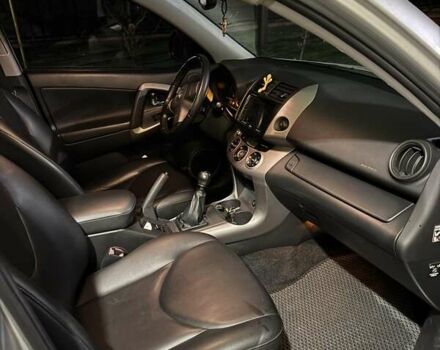 Серый Тойота РАВ 4, объемом двигателя 2.2 л и пробегом 350 тыс. км за 8550 $, фото 4 на Automoto.ua