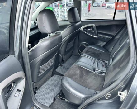 Серый Тойота РАВ 4, объемом двигателя 2 л и пробегом 172 тыс. км за 9500 $, фото 16 на Automoto.ua