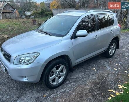 Серый Тойота РАВ 4, объемом двигателя 2 л и пробегом 236 тыс. км за 9200 $, фото 1 на Automoto.ua