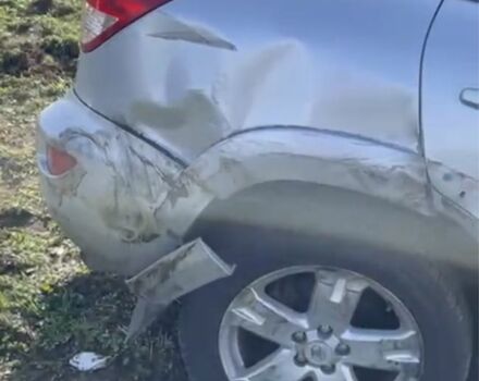 Серый Тойота РАВ 4, объемом двигателя 2.2 л и пробегом 200 тыс. км за 4500 $, фото 1 на Automoto.ua