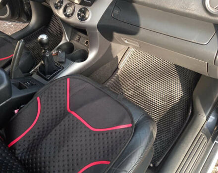 Тойота РАВ 4 2007 у Теребовле на Automoto.ua Сірий Тойота РАВ 4, об'ємом двигуна 2.2 л та пробігом 263 тис. км за 9200 $, фото 15 на Automoto.ua