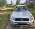 Серый Тойота РАВ 4, объемом двигателя 2.36 л и пробегом 196 тыс. км за 9500 $, фото 1 на Automoto.ua