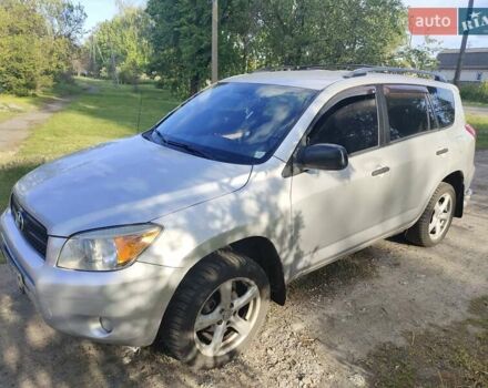Серый Тойота РАВ 4, объемом двигателя 2.36 л и пробегом 196 тыс. км за 9500 $, фото 2 на Automoto.ua
