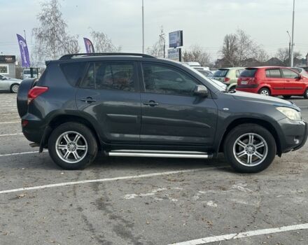 Серый Тойота РАВ 4, объемом двигателя 2 л и пробегом 215 тыс. км за 8700 $, фото 3 на Automoto.ua