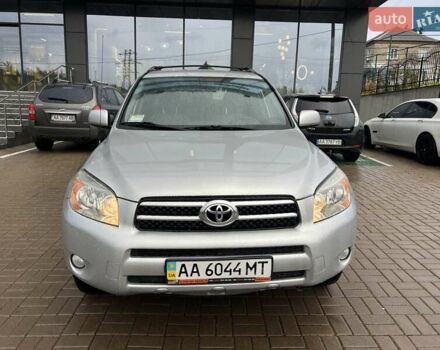 Серый Тойота РАВ 4, объемом двигателя 2.4 л и пробегом 143 тыс. км за 8500 $, фото 1 на Automoto.ua