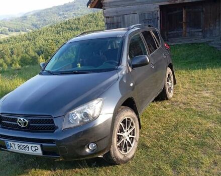 Серый Тойота РАВ 4, объемом двигателя 2.2 л и пробегом 257 тыс. км за 8500 $, фото 1 на Automoto.ua