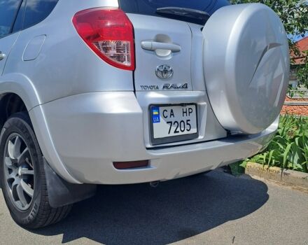 Серый Тойота РАВ 4, объемом двигателя 2.4 л и пробегом 273 тыс. км за 9500 $, фото 1 на Automoto.ua