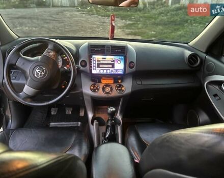 Сірий Тойота РАВ 4, об'ємом двигуна 2.2 л та пробігом 272 тис. км за 10000 $, фото 10 на Automoto.ua