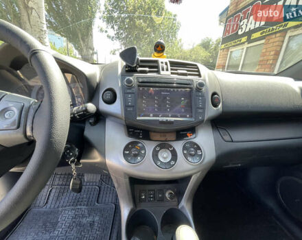 Сірий Тойота РАВ 4, об'ємом двигуна 2 л та пробігом 240 тис. км за 8700 $, фото 10 на Automoto.ua