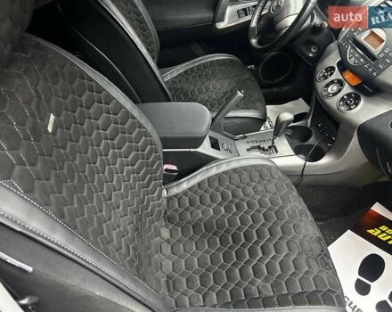 Серый Тойота РАВ 4, объемом двигателя 2 л и пробегом 220 тыс. км за 9300 $, фото 11 на Automoto.ua