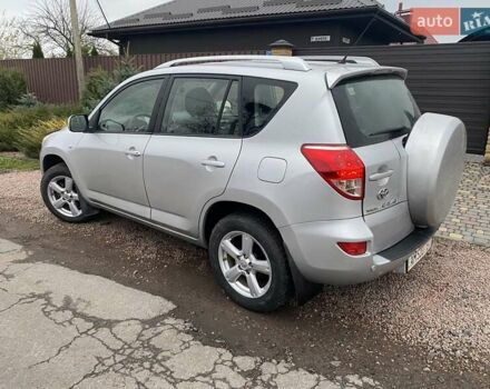 Серый Тойота РАВ 4, объемом двигателя 2 л и пробегом 195 тыс. км за 8000 $, фото 2 на Automoto.ua