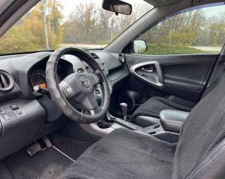 Серый Тойота РАВ 4, объемом двигателя 2 л и пробегом 219 тыс. км за 10300 $, фото 3 на Automoto.ua