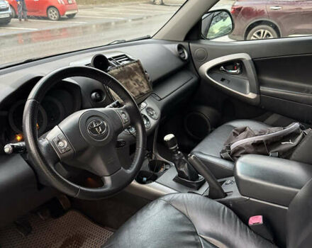 Серый Тойота РАВ 4, объемом двигателя 2.23 л и пробегом 275 тыс. км за 9000 $, фото 4 на Automoto.ua