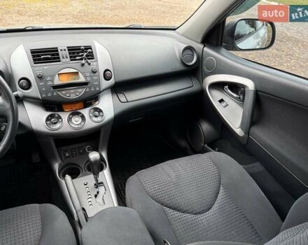 Серый Тойота РАВ 4, объемом двигателя 2 л и пробегом 80 тыс. км за 12600 $, фото 30 на Automoto.ua