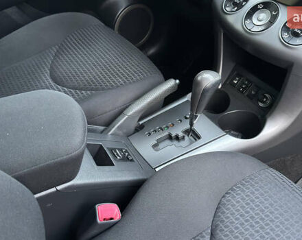 Серый Тойота РАВ 4, объемом двигателя 2 л и пробегом 90 тыс. км за 12300 $, фото 143 на Automoto.ua