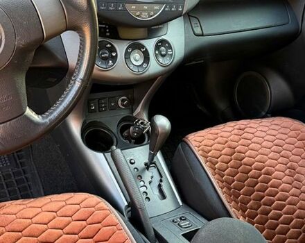 Серый Тойота РАВ 4, объемом двигателя 2 л и пробегом 267 тыс. км за 10950 $, фото 4 на Automoto.ua