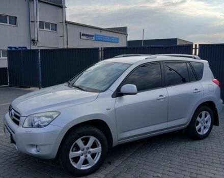 Серый Тойота РАВ 4, объемом двигателя 2 л и пробегом 260 тыс. км за 10100 $, фото 1 на Automoto.ua