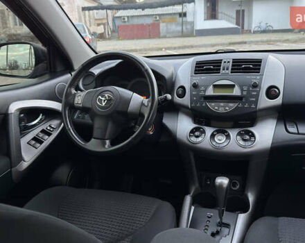 Серый Тойота РАВ 4, объемом двигателя 2 л и пробегом 90 тыс. км за 12300 $, фото 134 на Automoto.ua