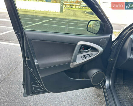 Серый Тойота РАВ 4, объемом двигателя 2 л и пробегом 213 тыс. км за 9999 $, фото 20 на Automoto.ua