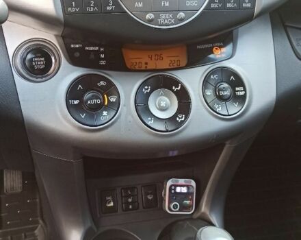 Серый Тойота РАВ 4, объемом двигателя 2 л и пробегом 220 тыс. км за 9800 $, фото 11 на Automoto.ua