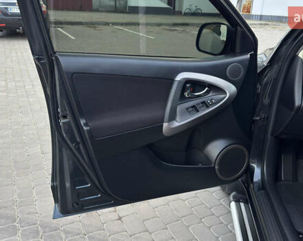 Сірий Тойота РАВ 4, об'ємом двигуна 2 л та пробігом 90 тис. км за 12300 $, фото 81 на Automoto.ua