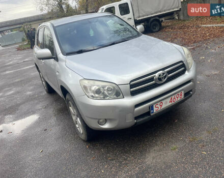 Серый Тойота РАВ 4, объемом двигателя 2.2 л и пробегом 239 тыс. км за 5700 $, фото 1 на Automoto.ua