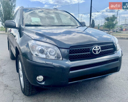 Серый Тойота РАВ 4, объемом двигателя 2 л и пробегом 317 тыс. км за 11777 $, фото 1 на Automoto.ua