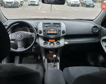 Серый Тойота РАВ 4, объемом двигателя 2 л и пробегом 252 тыс. км за 9700 $, фото 5 на Automoto.ua