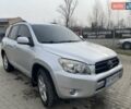 Серый Тойота РАВ 4, объемом двигателя 2.2 л и пробегом 261 тыс. км за 11075 $, фото 1 на Automoto.ua