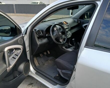 Серый Тойота РАВ 4, объемом двигателя 2 л и пробегом 260 тыс. км за 10100 $, фото 7 на Automoto.ua