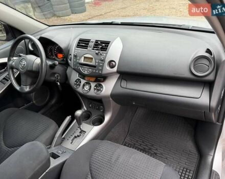 Серый Тойота РАВ 4, объемом двигателя 2 л и пробегом 80 тыс. км за 12600 $, фото 38 на Automoto.ua