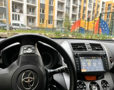 Серый Тойота РАВ 4, объемом двигателя 2 л и пробегом 190 тыс. км за 11700 $, фото 2 на Automoto.ua