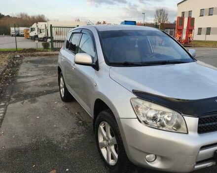 Серый Тойота РАВ 4, объемом двигателя 2 л и пробегом 167 тыс. км за 10577 $, фото 2 на Automoto.ua
