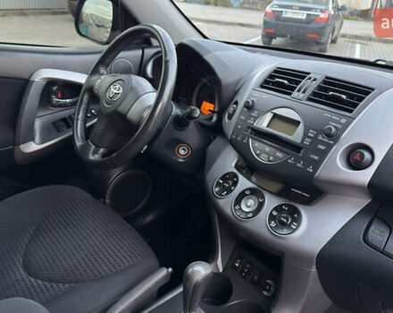 Сірий Тойота РАВ 4, об'ємом двигуна 2 л та пробігом 90 тис. км за 12300 $, фото 144 на Automoto.ua