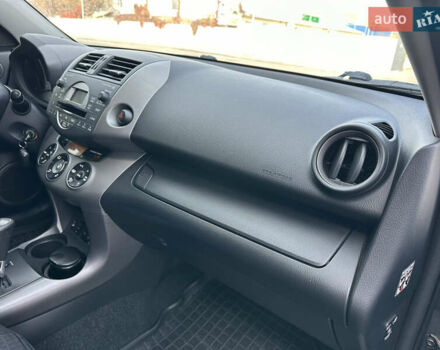 Серый Тойота РАВ 4, объемом двигателя 2 л и пробегом 213 тыс. км за 9999 $, фото 42 на Automoto.ua